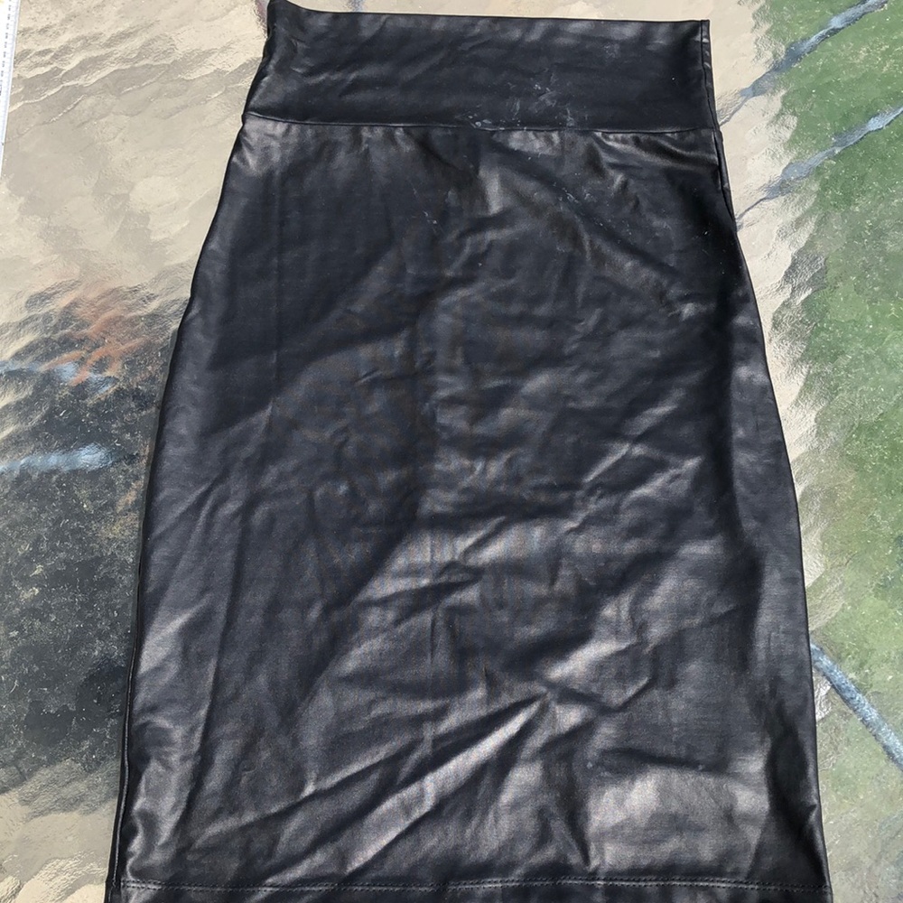 Cute black leather skirt